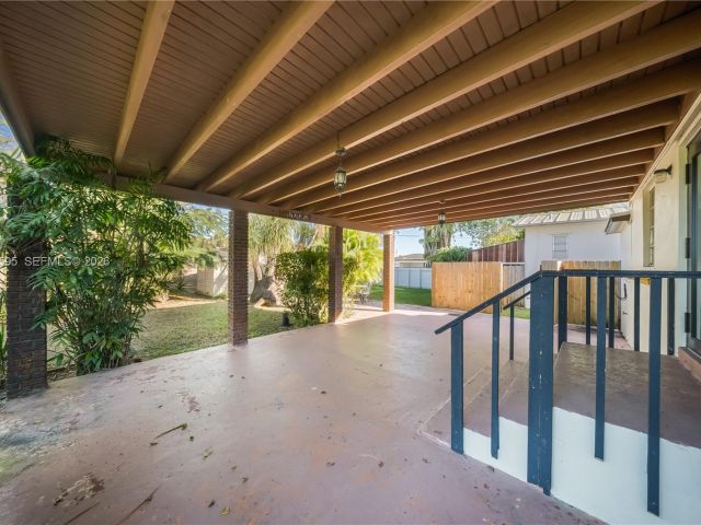 Продажа дома по адресу 2725 SW 82nd Ave - фото 7524909