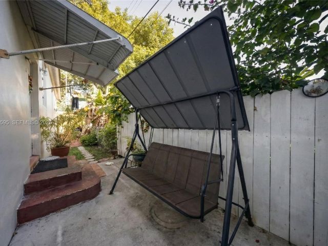 Продажа дома по адресу 2725 SW 82nd Ave - фото 7524910