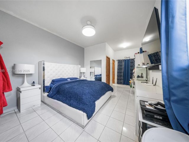 Продажа дома по адресу 2725 SW 82nd Ave - фото 7524914