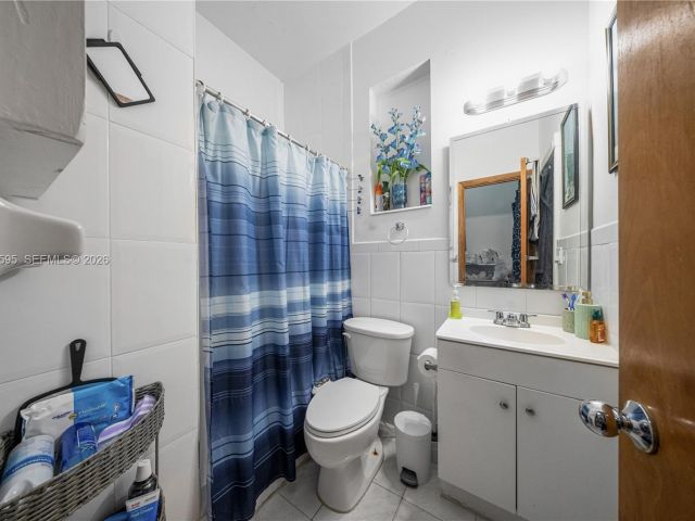 Продажа дома по адресу 2725 SW 82nd Ave - фото 7524915