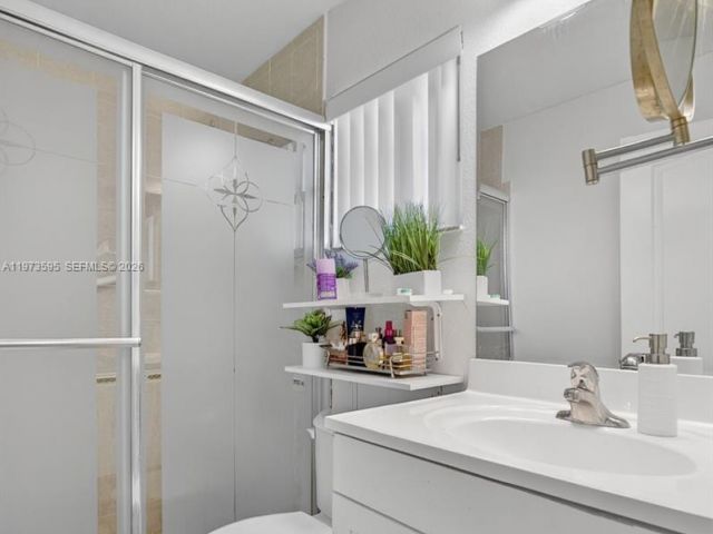 Продажа дома по адресу 2725 SW 82nd Ave - фото 7524921