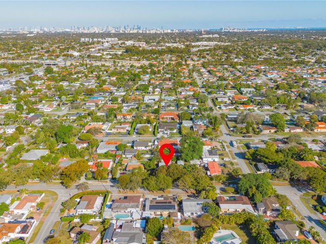 Продажа дома по адресу 2725 SW 82nd Ave - фото 7524923