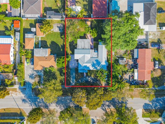 Продажа дома по адресу 2725 SW 82nd Ave - фото 7524924