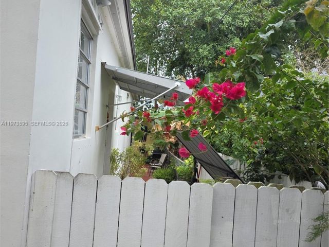 Продажа дома по адресу 2725 SW 82nd Ave - фото 7524926