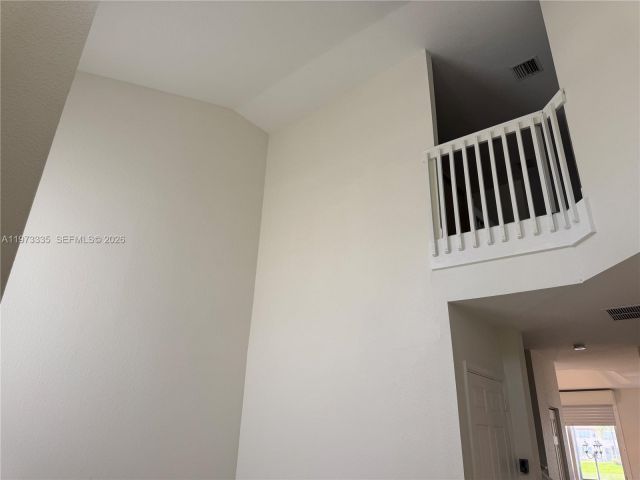 Дом в аренду по адресу 11482 NW 69th Ter - фото 7486171