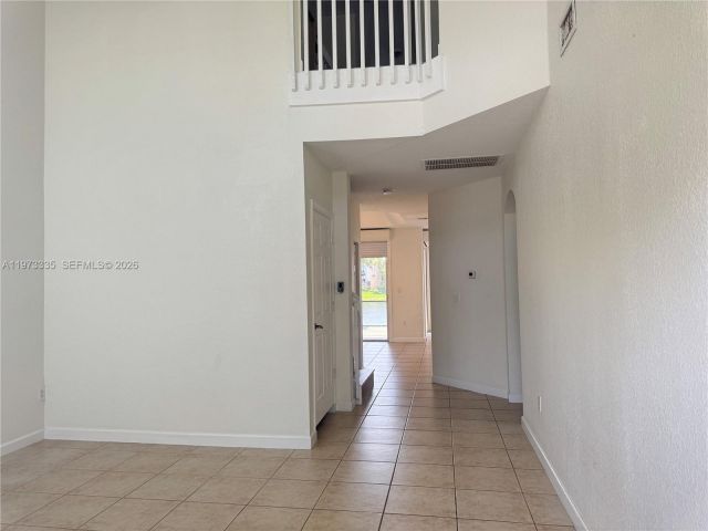 Дом в аренду по адресу 11482 NW 69th Ter - фото 7486172