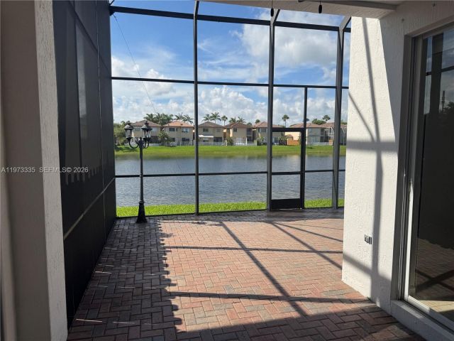 Дом в аренду по адресу 11482 NW 69th Ter - фото 7486177