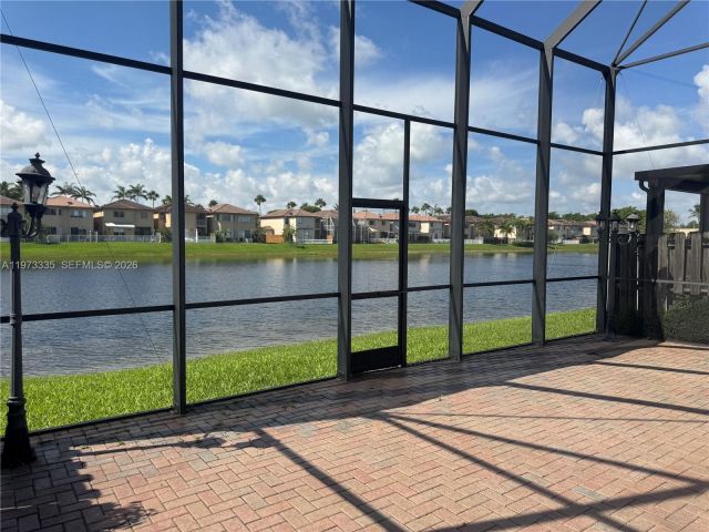 Дом в аренду по адресу 11482 NW 69th Ter - фото 7486178