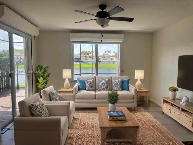 Дом в аренду по адресу 11482 NW 69th Ter - фото 7486180