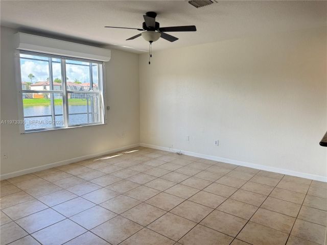 Дом в аренду по адресу 11482 NW 69th Ter - фото 7486182