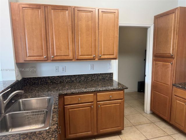 Дом в аренду по адресу 11482 NW 69th Ter - фото 7486185