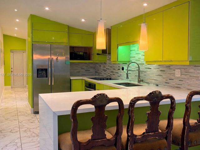 Продажа дома по адресу 1281 NW 31st Ave - фото 7501675