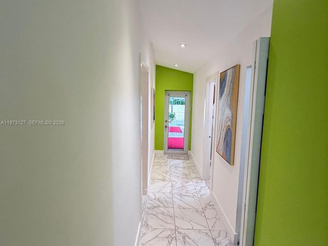 Продажа дома по адресу 1281 NW 31st Ave - фото 7501678