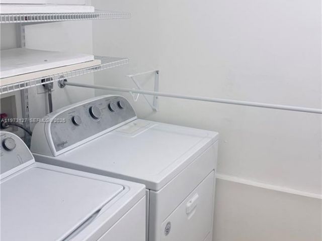 Продажа дома по адресу 1281 NW 31st Ave - фото 7501679