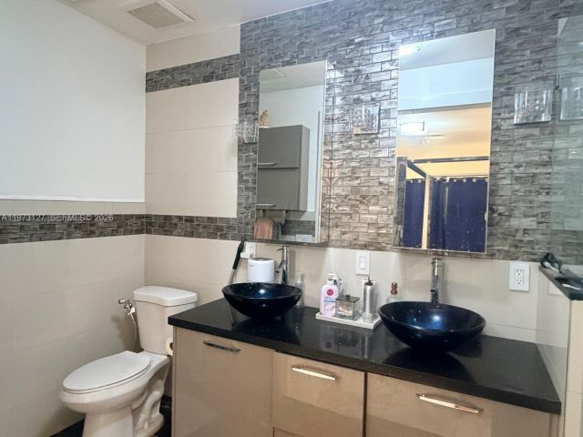 Продажа дома по адресу 1281 NW 31st Ave - фото 7501681