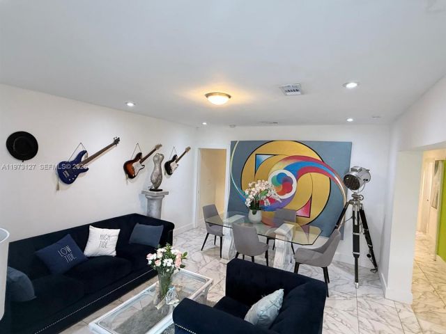 Продажа дома по адресу 1281 NW 31st Ave - фото 7501686