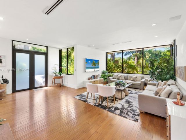 Продажа дома по адресу 2815 Regatta Ave - фото 7469229