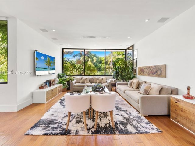 Продажа дома по адресу 2815 Regatta Ave - фото 7469231