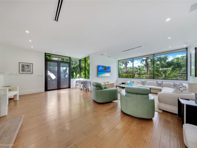 Продажа дома по адресу 2815 Regatta Ave - фото 7469232