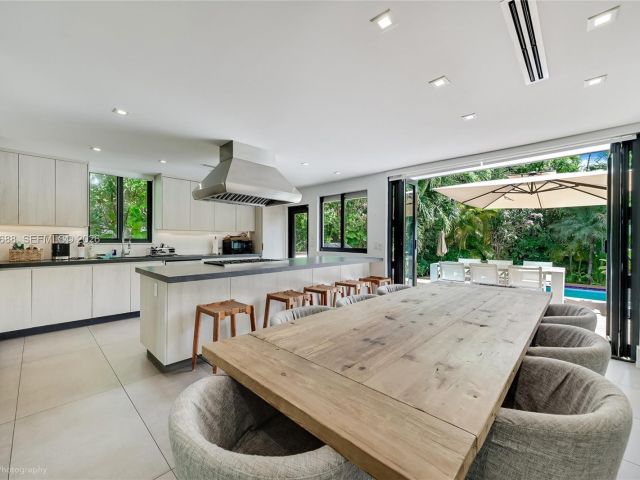 Продажа дома по адресу 2815 Regatta Ave - фото 7469233