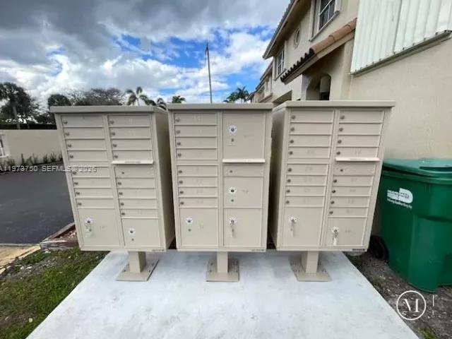 Продажа дома по адресу 703 NE 195th St 703 - фото 7608813