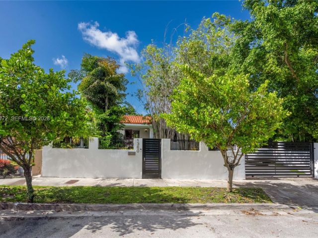 Продажа дома по адресу 1360 SW 16th St - фото 7525830