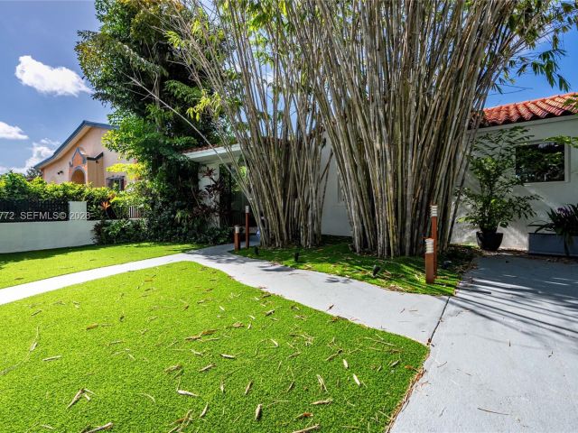 Продажа дома по адресу 1360 SW 16th St - фото 7525831