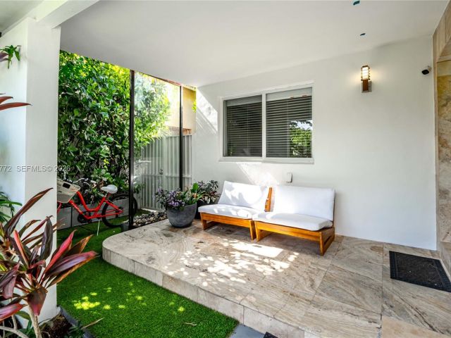 Продажа дома по адресу 1360 SW 16th St - фото 7525832