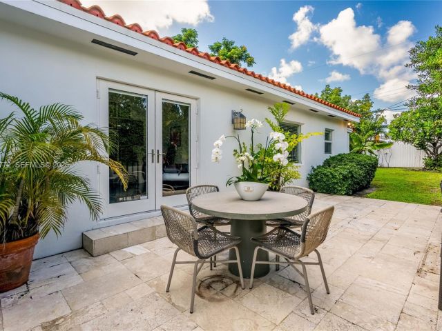 Продажа дома по адресу 1360 SW 16th St - фото 7525833