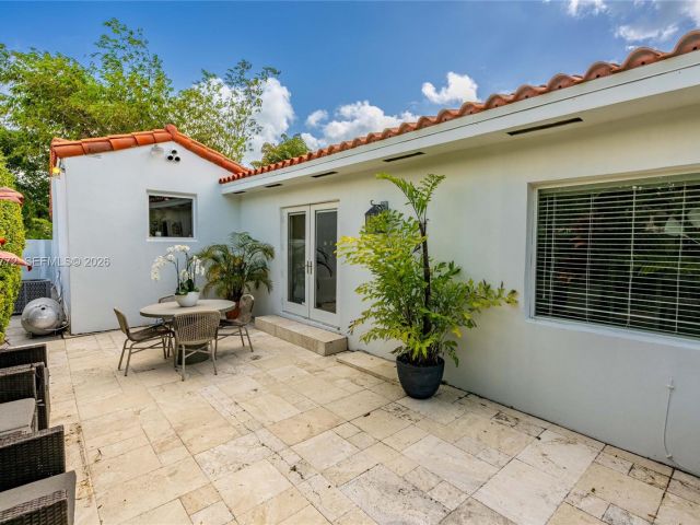 Продажа дома по адресу 1360 SW 16th St - фото 7525834