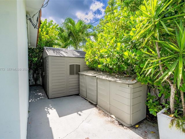 Продажа дома по адресу 1360 SW 16th St - фото 7525836