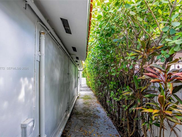 Продажа дома по адресу 1360 SW 16th St - фото 7525837