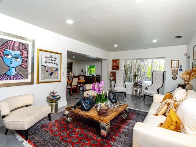 Продажа дома по адресу 1360 SW 16th St - фото 7525839