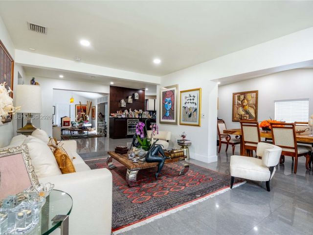 Продажа дома по адресу 1360 SW 16th St - фото 7525840