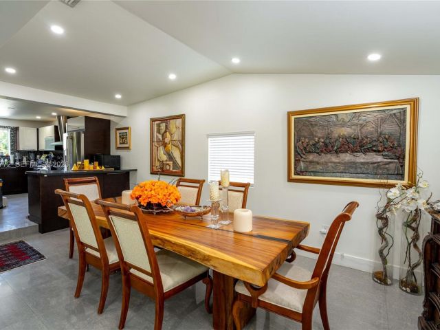 Продажа дома по адресу 1360 SW 16th St - фото 7525842