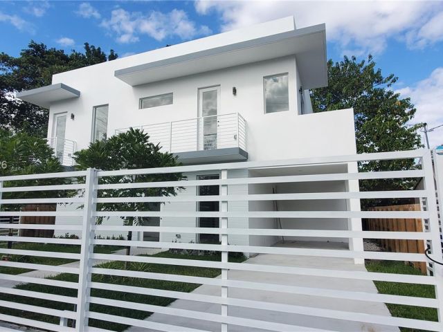 Дом в аренду по адресу 3787 Thomas Ave - фото 7518809