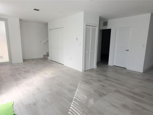 Дом в аренду по адресу 3787 Thomas Ave - фото 7518810