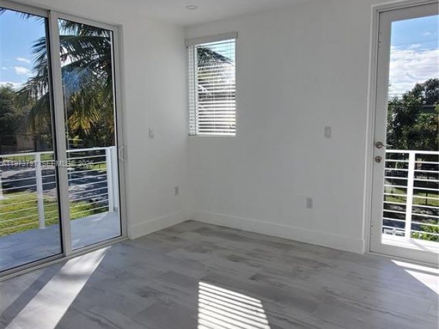 Дом в аренду по адресу 3787 Thomas Ave - фото 7518818