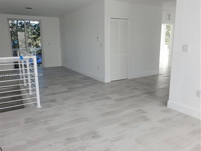 Дом в аренду по адресу 3787 Thomas Ave - фото 7518819