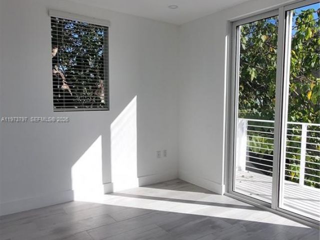 Дом в аренду по адресу 3787 Thomas Ave - фото 7518821