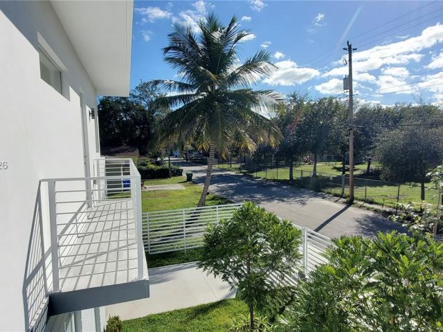 Дом в аренду по адресу 3787 Thomas Ave - фото 7518824