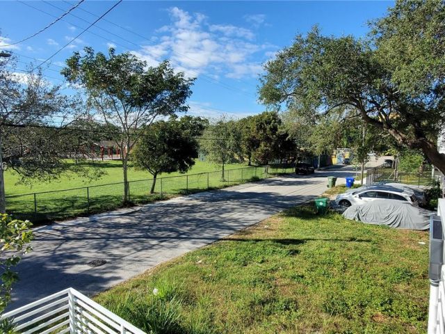 Дом в аренду по адресу 3787 Thomas Ave - фото 7518825