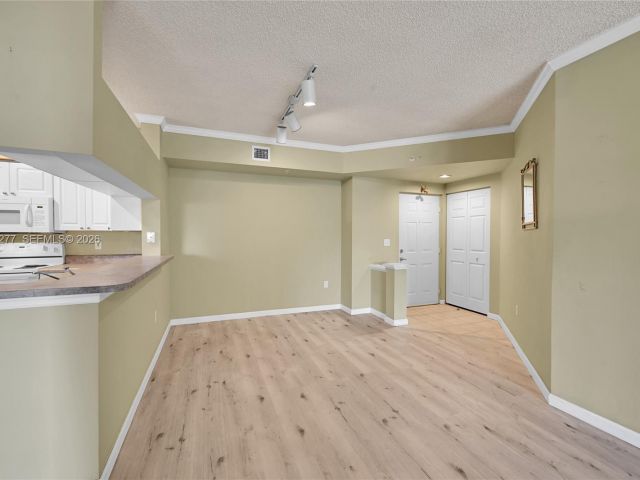 Продажа квартиры #2210 - фото 7512725