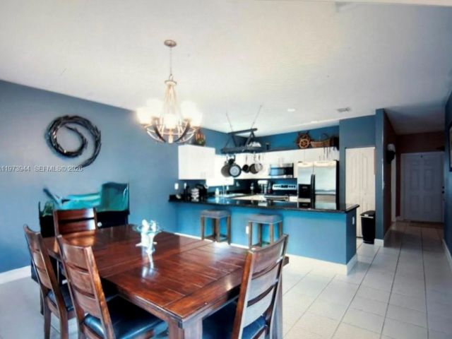 Продажа дома по адресу 2609 NE 42nd Ave - фото 7459752