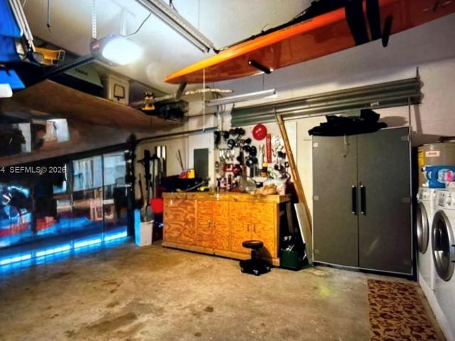 Продажа дома по адресу 2609 NE 42nd Ave - фото 7459753