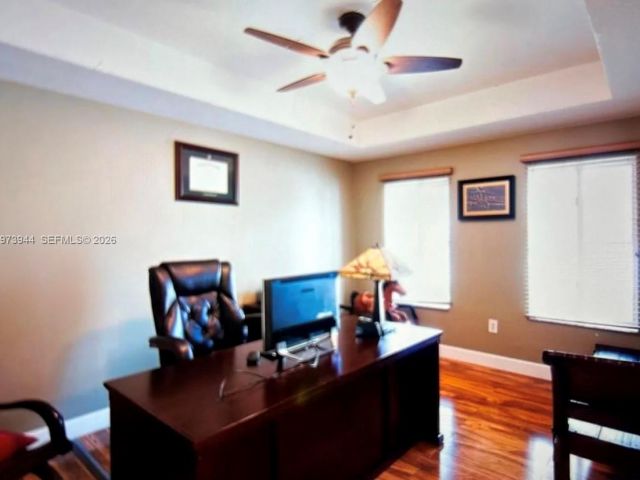 Продажа дома по адресу 2609 NE 42nd Ave - фото 7459760