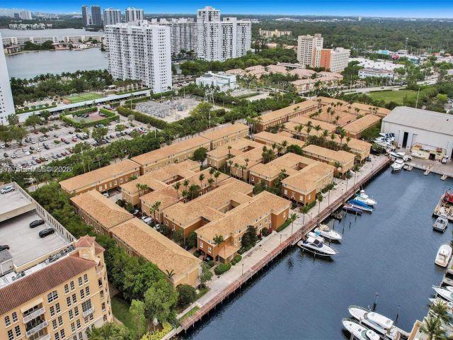 Продажа дома по адресу 2965 NE 185th St 1513 - фото 7476495