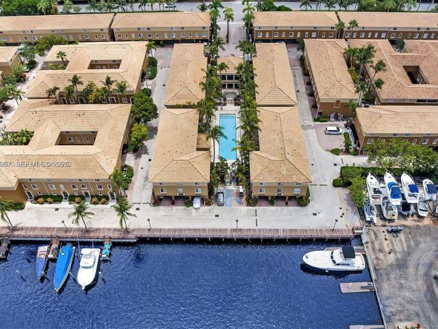 Продажа дома по адресу 2965 NE 185th St 1513 - фото 7476496