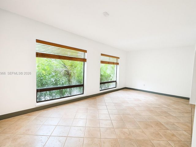 Продажа дома по адресу 1915 Country Club Prado - фото 7471172