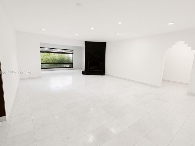 Продажа дома по адресу 1915 Country Club Prado - фото 7471173